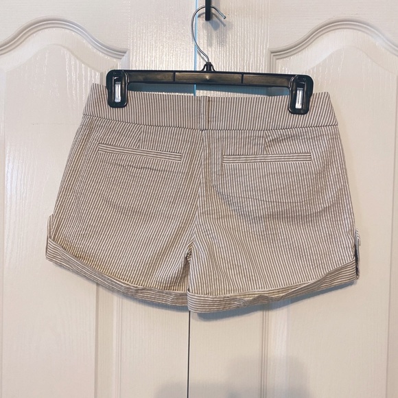 Bebe Woman’s Striped Shorts Size 2 - Picture 2 of 12